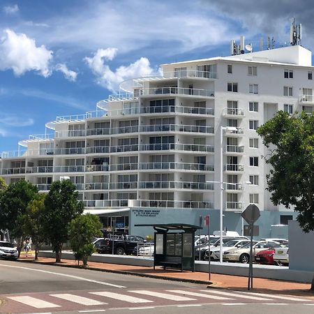 Base Holidays - Ettalong Beach Premium Apartments エクステリア 写真