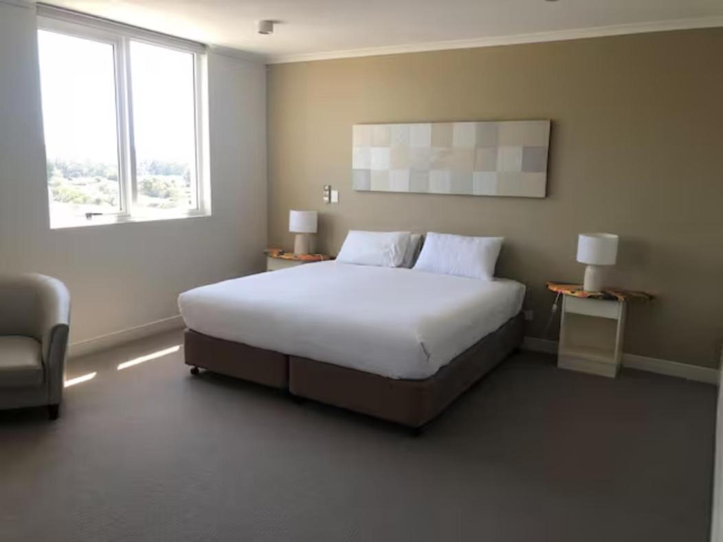 Base Holidays - Ettalong Beach Premium Apartments エクステリア 写真
