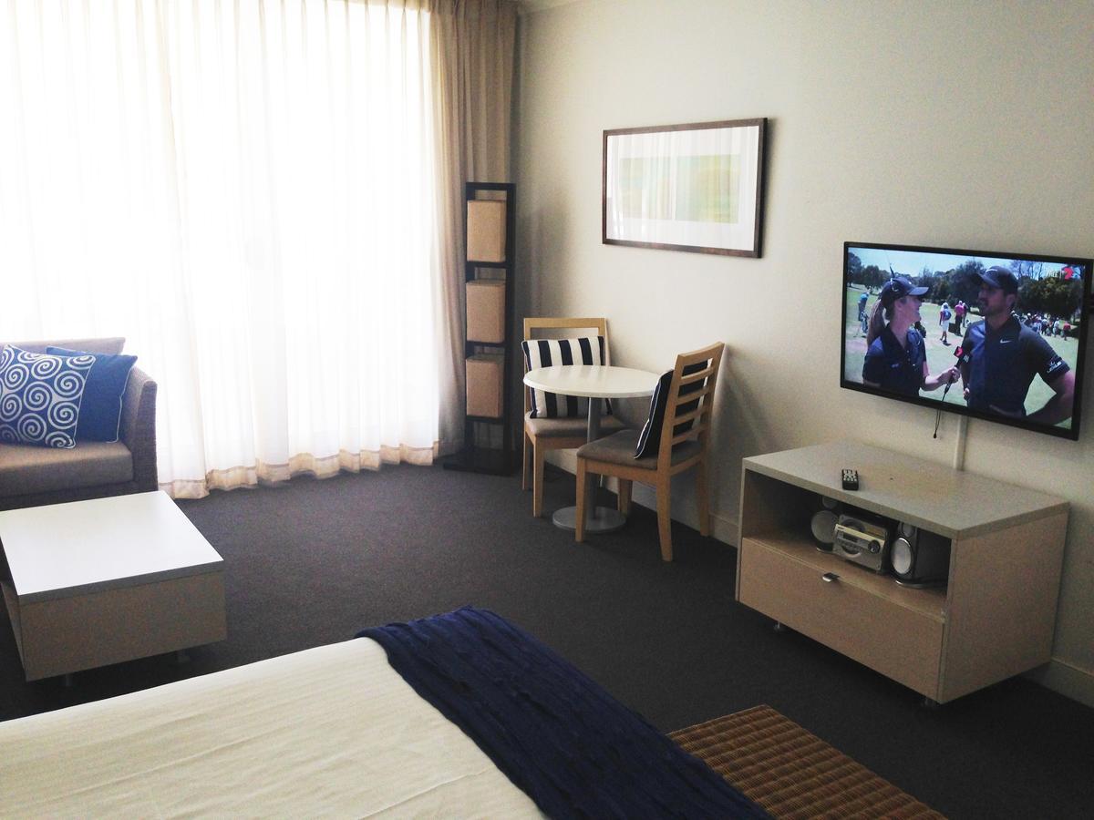 Base Holidays - Ettalong Beach Premium Apartments エクステリア 写真