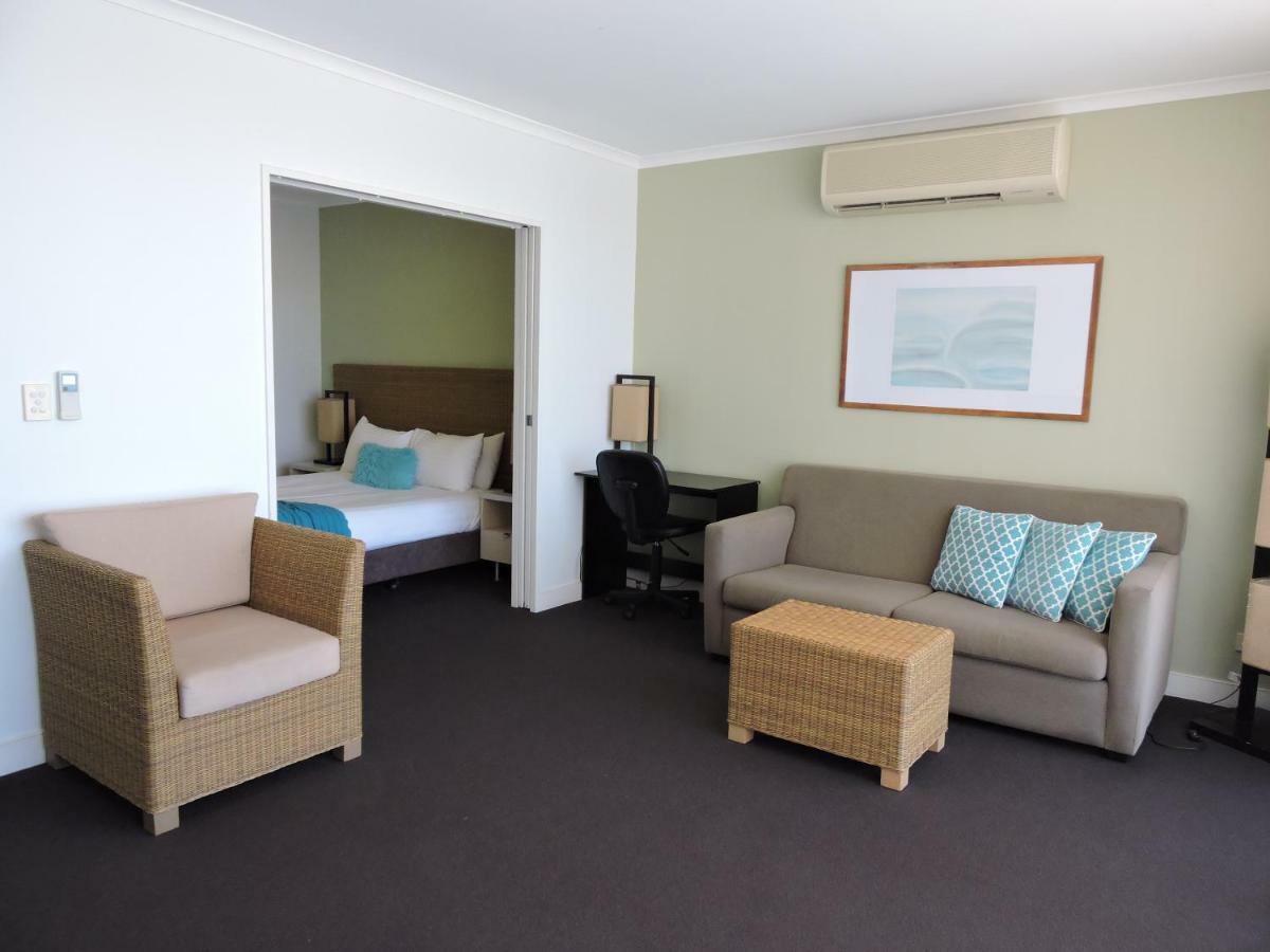 Base Holidays - Ettalong Beach Premium Apartments エクステリア 写真