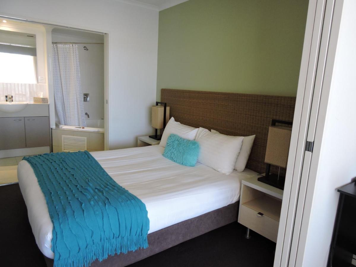 Base Holidays - Ettalong Beach Premium Apartments エクステリア 写真