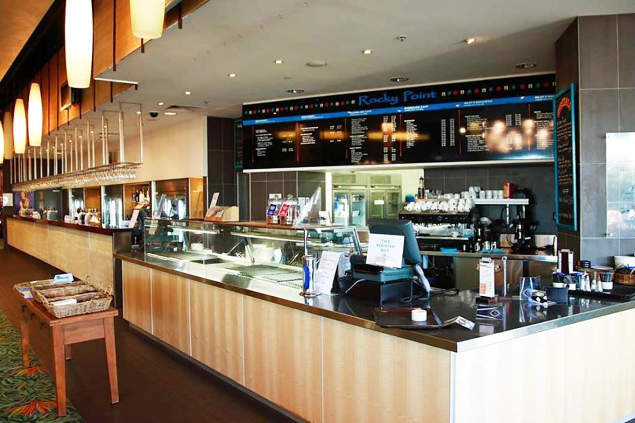 Base Holidays - Ettalong Beach Premium Apartments エクステリア 写真